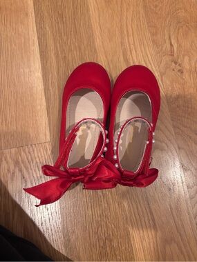 Kiderence silk, bow&pearl dress shoes. 6T.